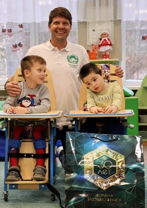ХК  «Адамант» приобрела ортопедические стулья для детей