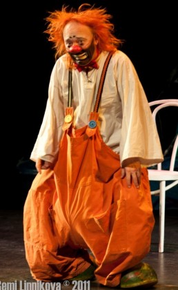 4 апреля в ТРК «Атмосфера»  состоится театрализованное представление клоун-мим-театра «Лицедеи»